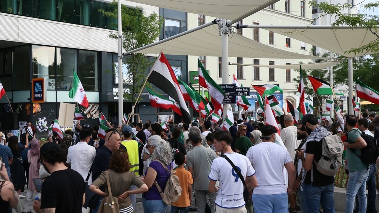 Viyana'da İsrail'in Saldırıları Protesto Edildi
