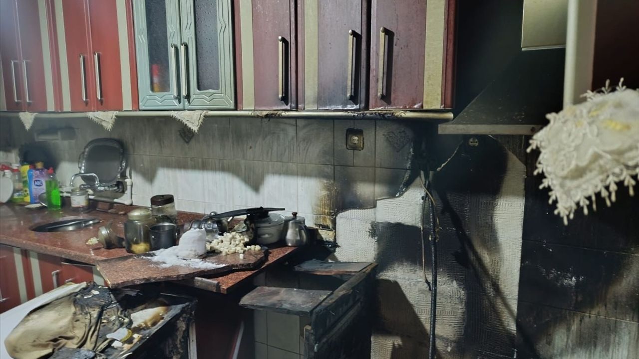 Yangında Mahsur Kalan Yaşlı Çift Kurtarıldı