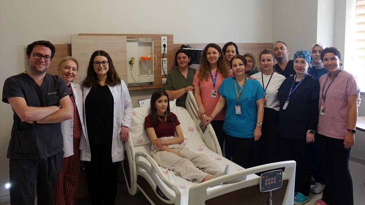 Yanık Tedavisiyle Bacağı Kurtulan 15 Yaşındaki Voleybolcu Zeynep Seren Çetin Sağlığına Kavuştu