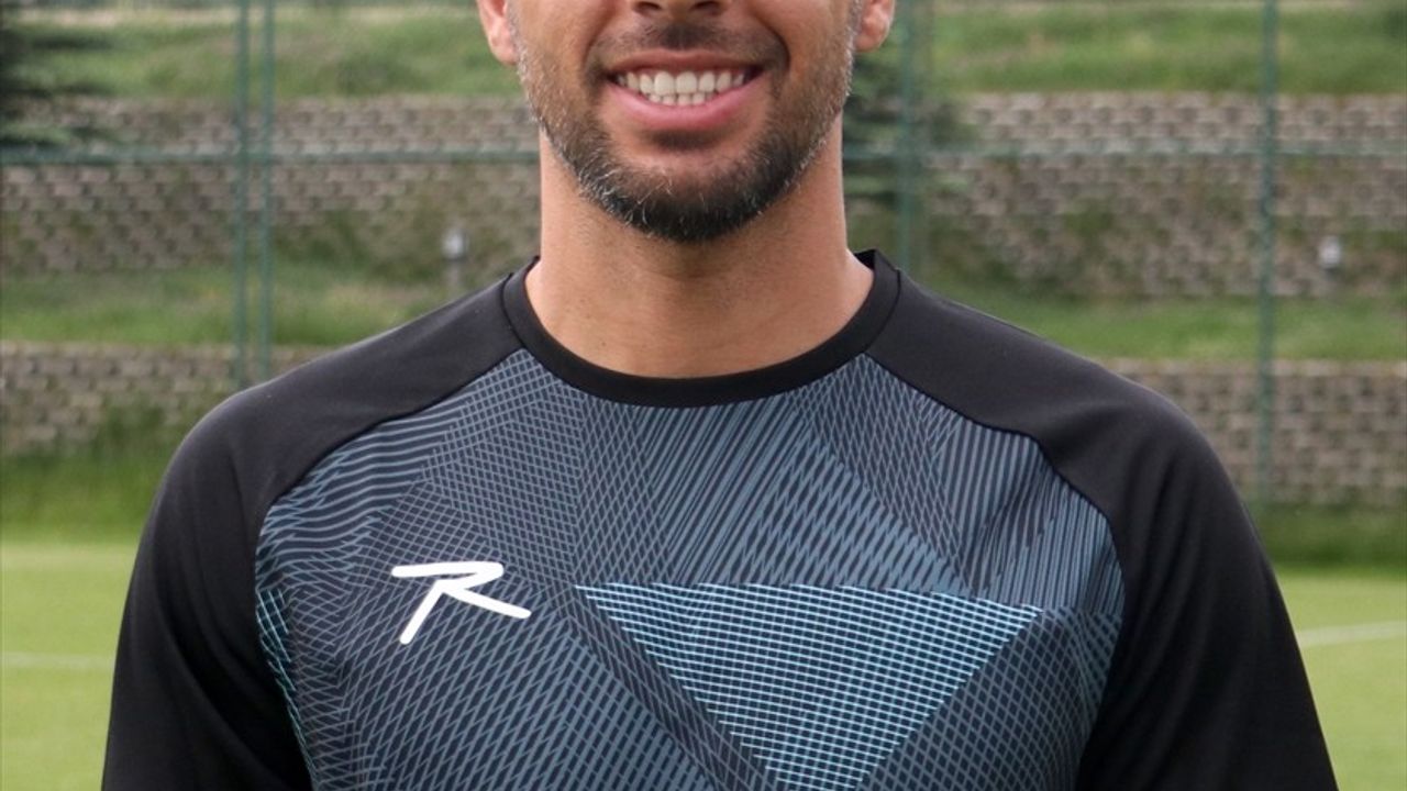 Yasin Öztekin, Leroy Sane'yi Dünyanın En İyi Kanat Oyuncusu Olarak Nitelendirdi