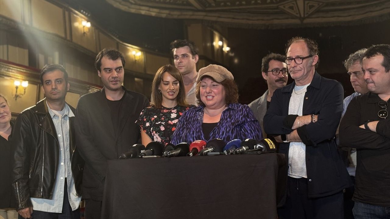 Yeşilçam'ın Efsanesi 'Adile' Filmi Basınla Buluştu