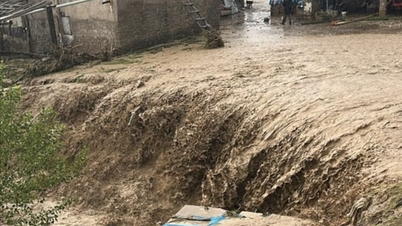 Yozgat'ta Sağanak ve Dolu Tahribat Yarattı