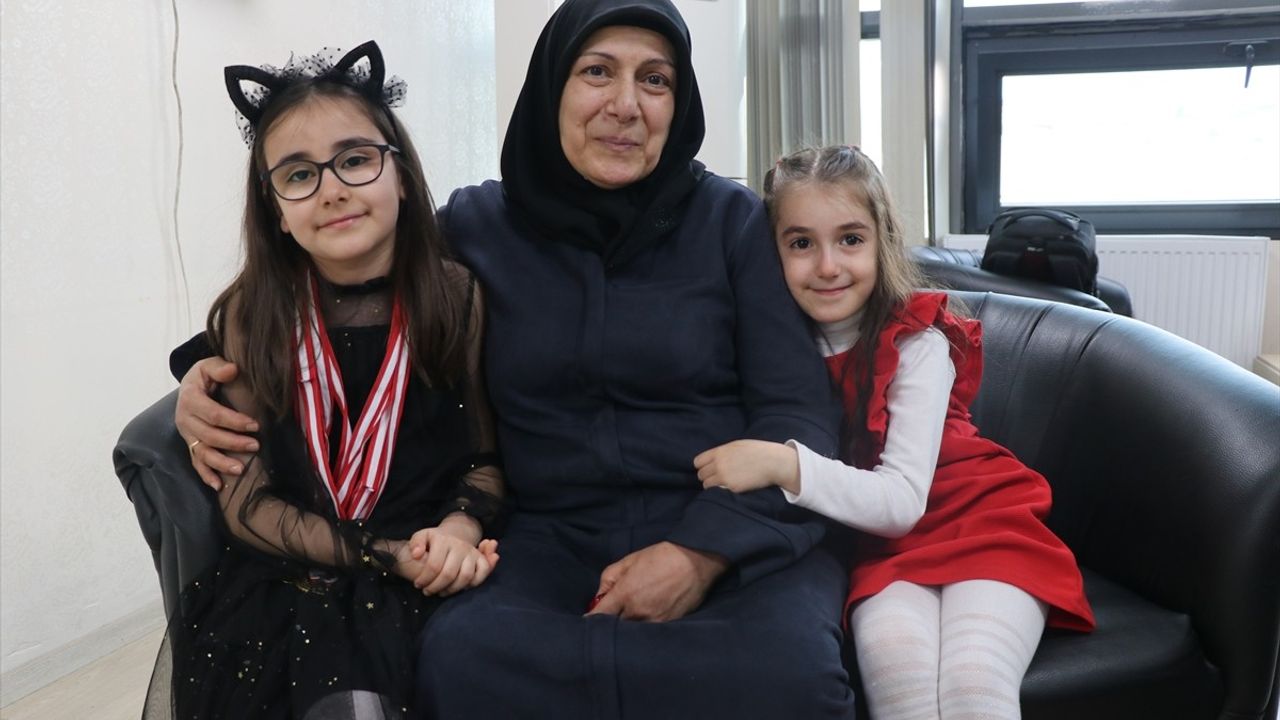 Zeynep Ece Güneş'e Türk Kızılay'dan 7 Madalya