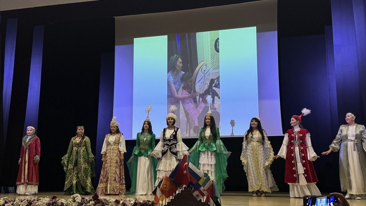 1. Uluslararası Kültür Bağları Halk Oyunları Gösterisi Üsküdar'da