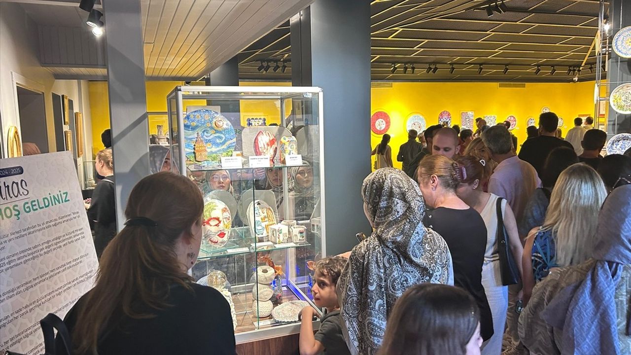 '10 Miras' Sergisi Galeri Eyüpsultan'da Sanatseverlerle Buluştu