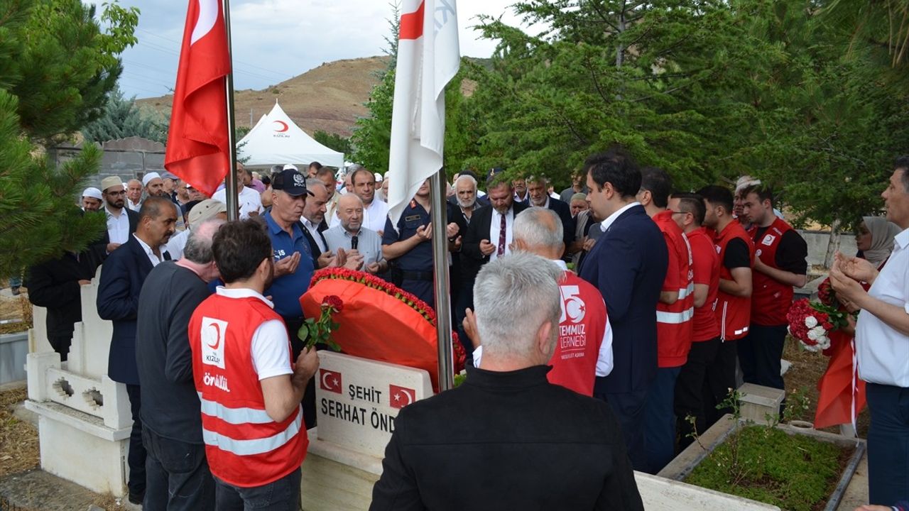 15 Temmuz Şehidi Serhat Önder Kabri Başında Anıldı