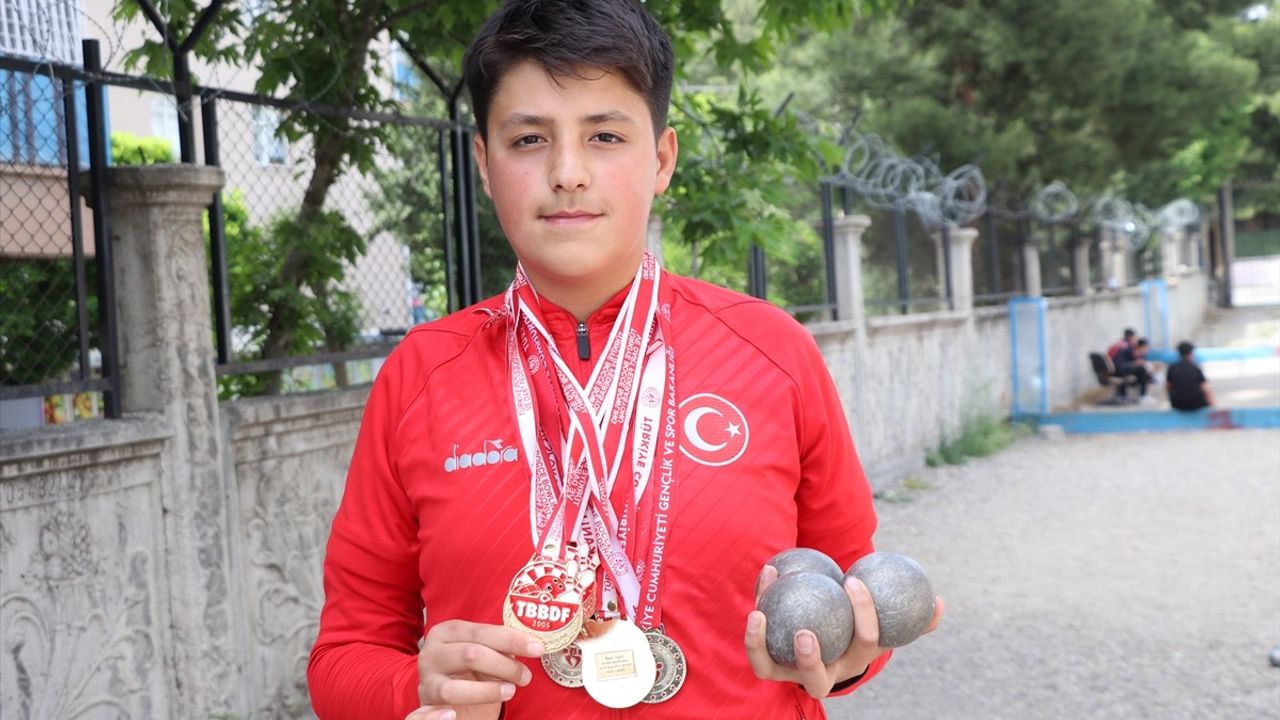 15 Yaşındaki Bocce Yıldızı Erkan Özer, 3 Yılda 8 Madalya Kazandı