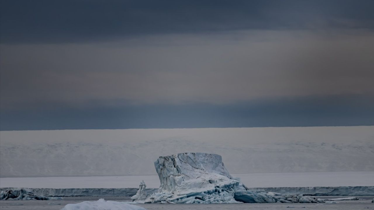 5. Ulusal Arktik Bilimsel Araştırma Seferi Kuzey Kutbu'ndaki Deniz Buzu Hattına Ulaştı