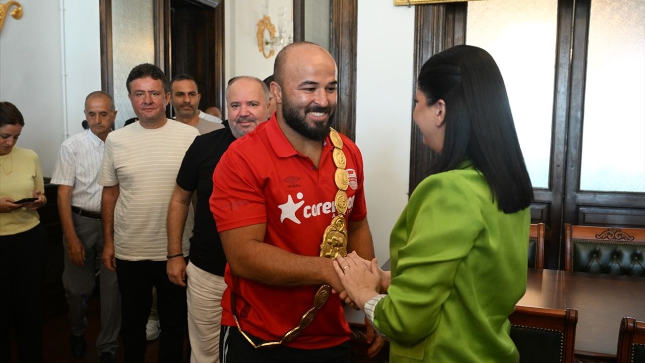 664. Kırkpınar Yağlı Güreşleri Başpehlivanı Orhan Okulu Antalya'ya Gitti