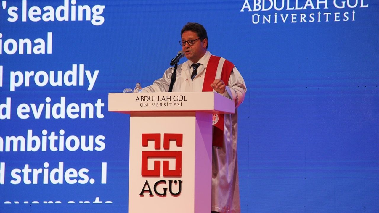 Abdullah Gül, AGÜ Mezuniyet Töreninde Önemli Mesajlar Verdi