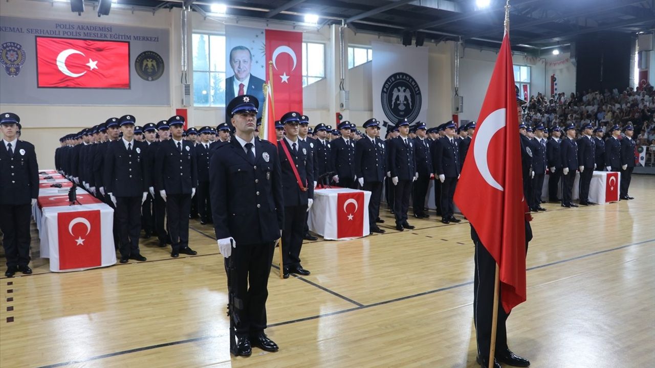 Adana'da 323 Polis Adayı Mezuniyet Töreniyle Yemin Etti