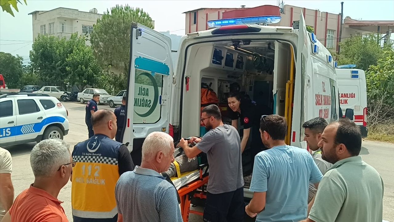 Adana'da Otomobil ve Traktör Çarpıştı: 2 Yaralı