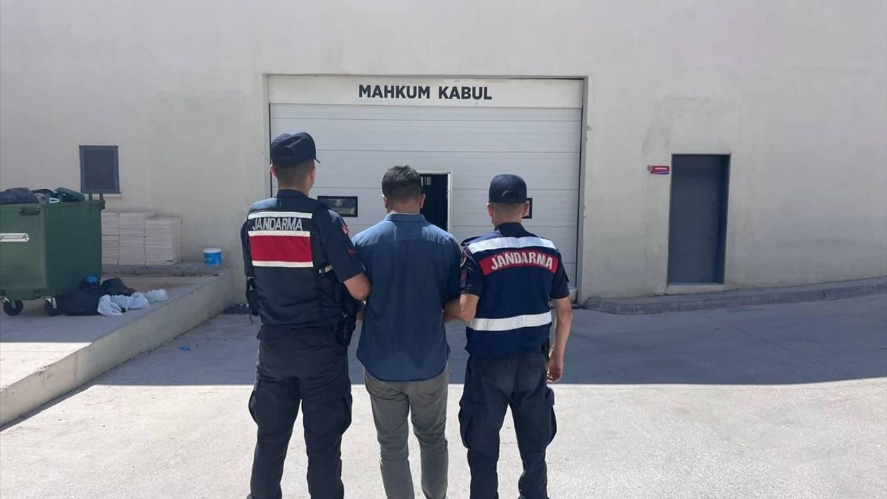 Adana'da Silah Kaçakçılığı Operasyonu: 2 Zanlı Tutuklandı