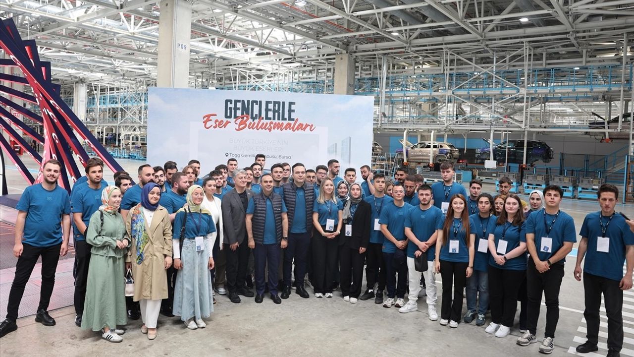 AK Parti Gençlik Kolları, Togg Gemlik Kampüsü'nde Gençlerle Buluştu