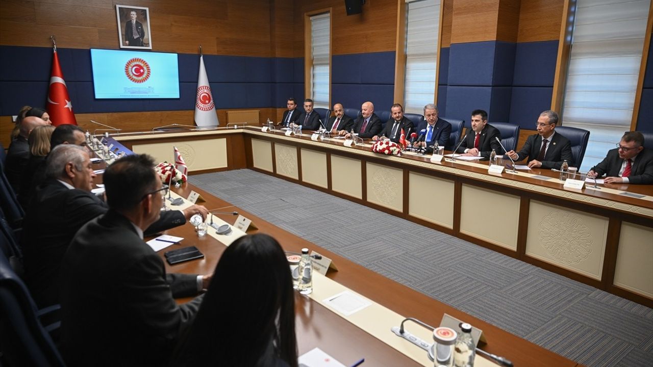 Akar ve KKTC Heyeti, Kıbrıs Meselelerini Görüşmek Üzere Bir Araya Geldi