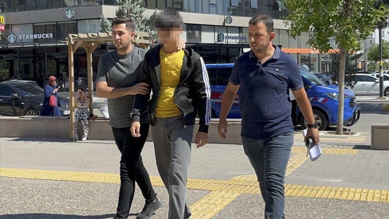 Aksaray'da Ağabeyini Bıçaklayarak Öldüren Genç Tutuklandı