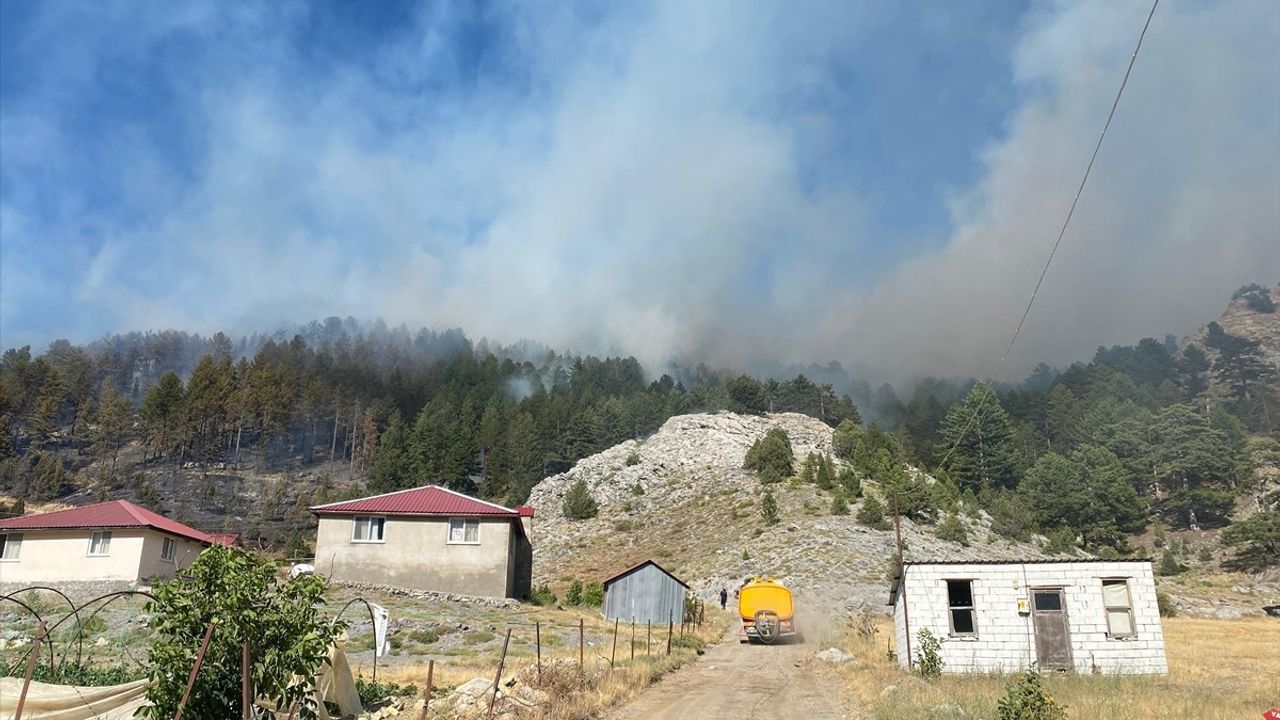 Alanya'da Ormanlık Alanda Yangın Kontrol Altına Alındı
