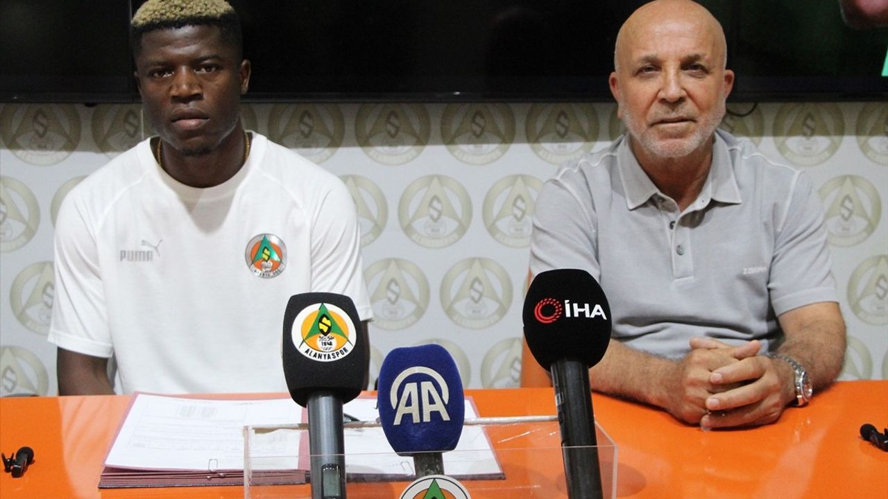 Alanyaspor, Angolalı Maestro ile 4 Yıllık Sözleşme İmzaladı