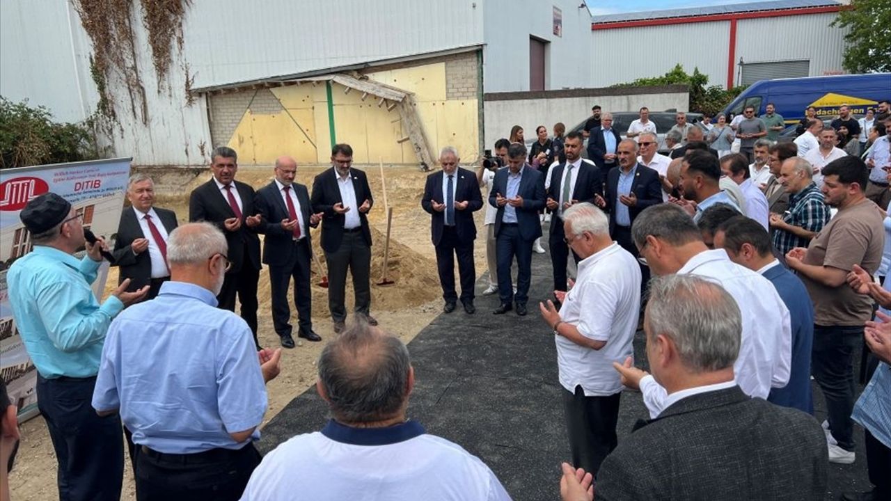 Almanya Willich'te DİTİB Camisi ve Eğitim Külliyesi Temeli Atıldı