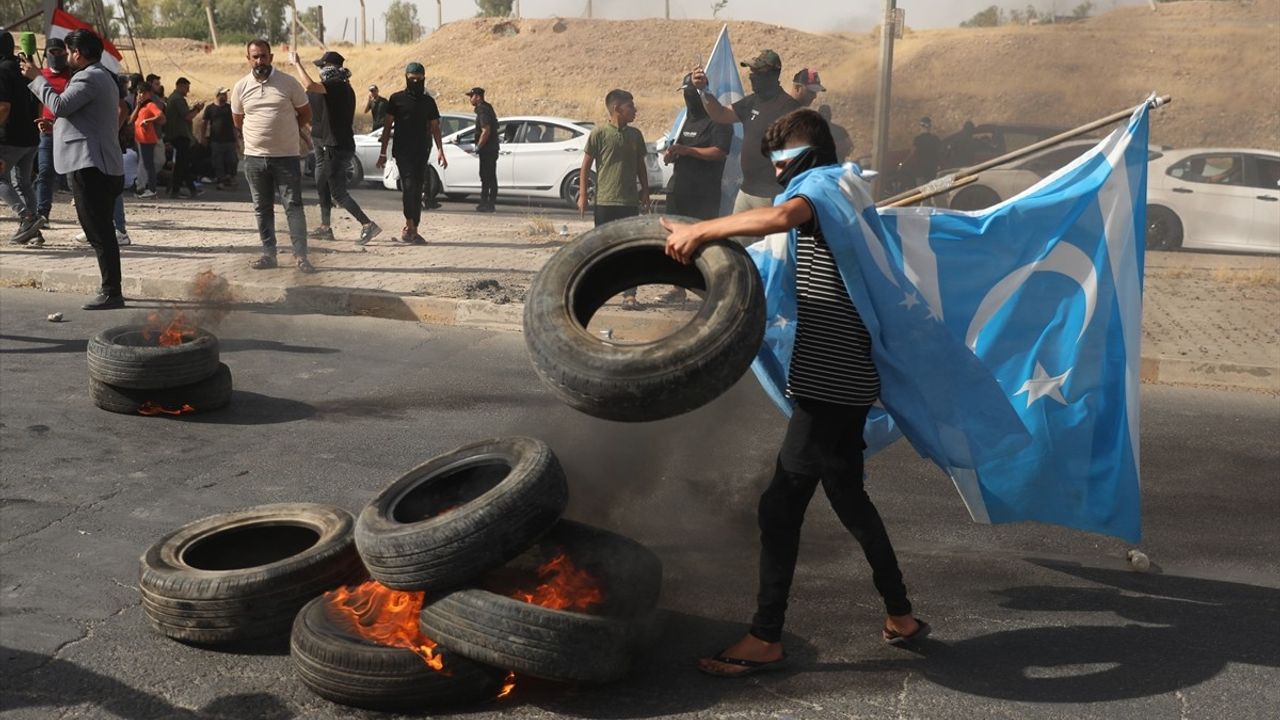 Altunköprü'de Türkmen Protestocular Karayolunu Kapattı