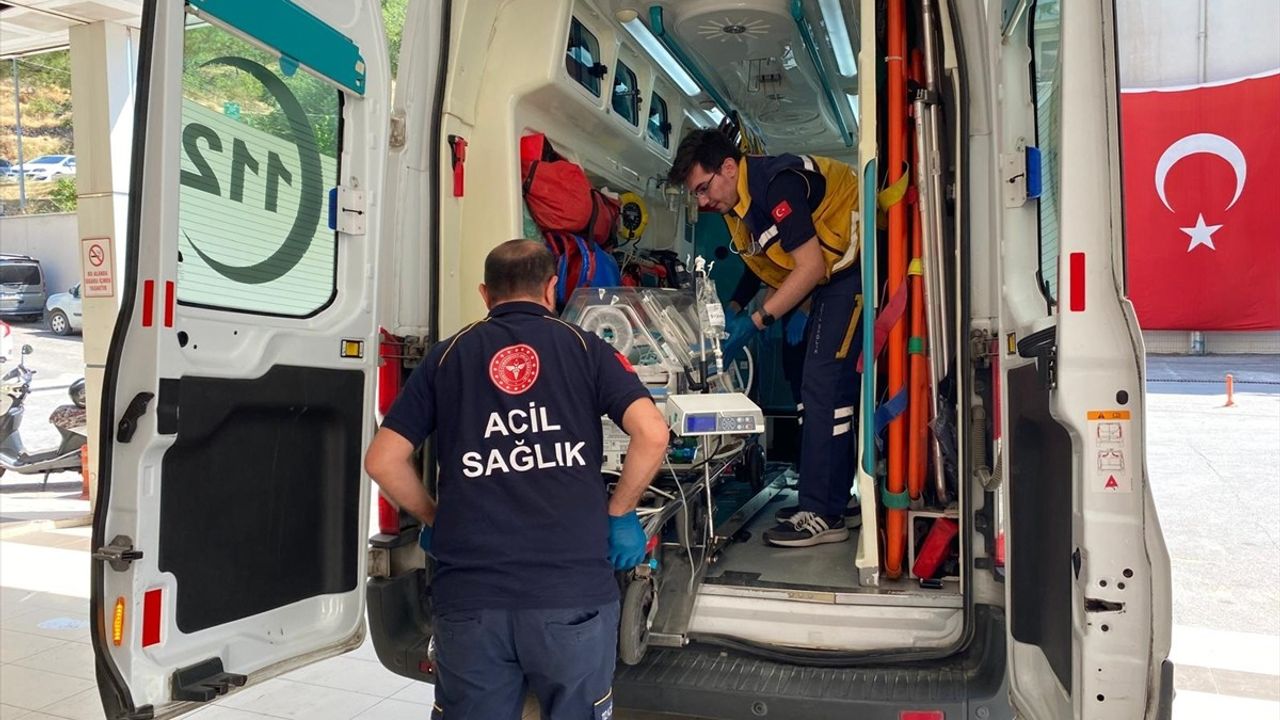 Amasya'da Prematüre Bebek için Ambulans Helikopter Havalandı