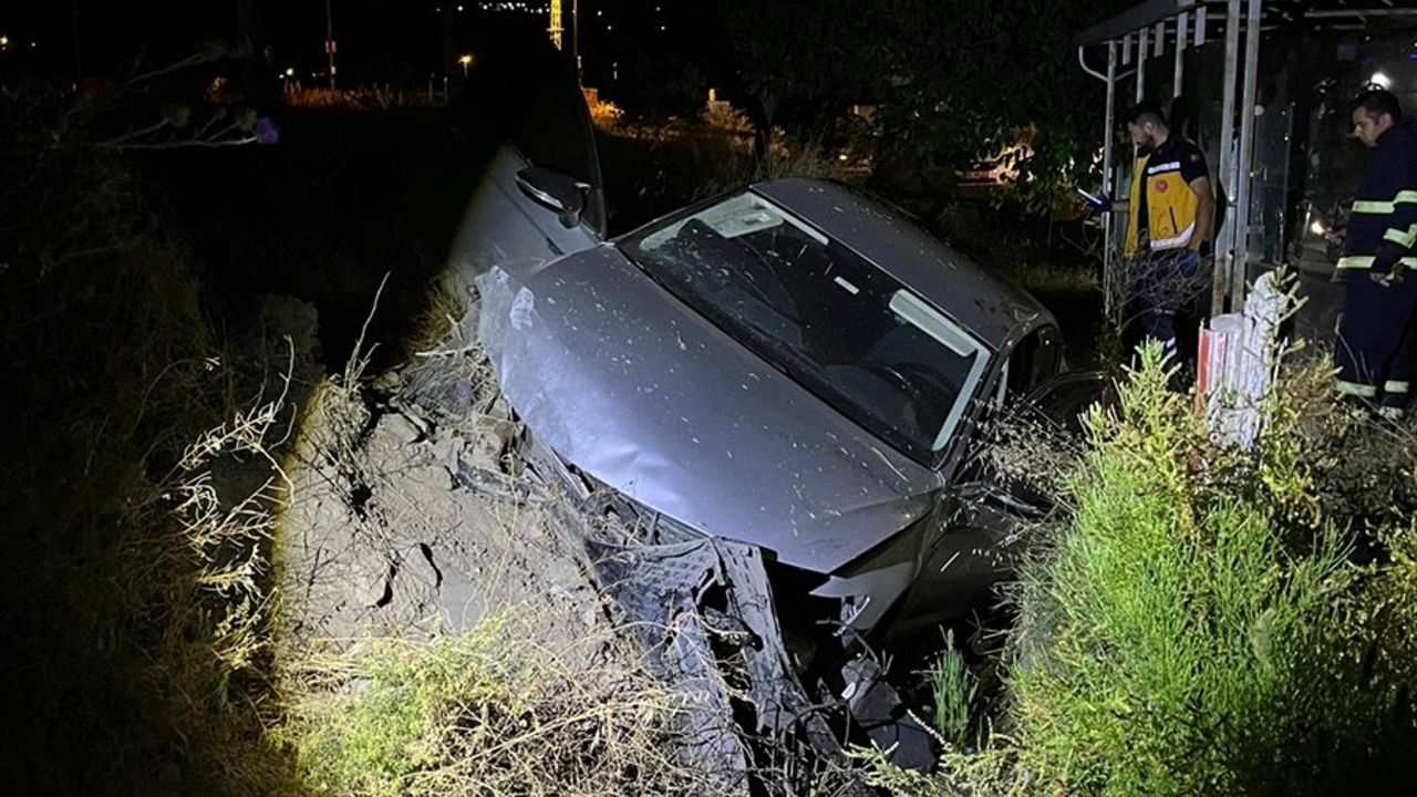 Amasya'da Su Kanalına Düşen Otomobilde 4 Yaralı