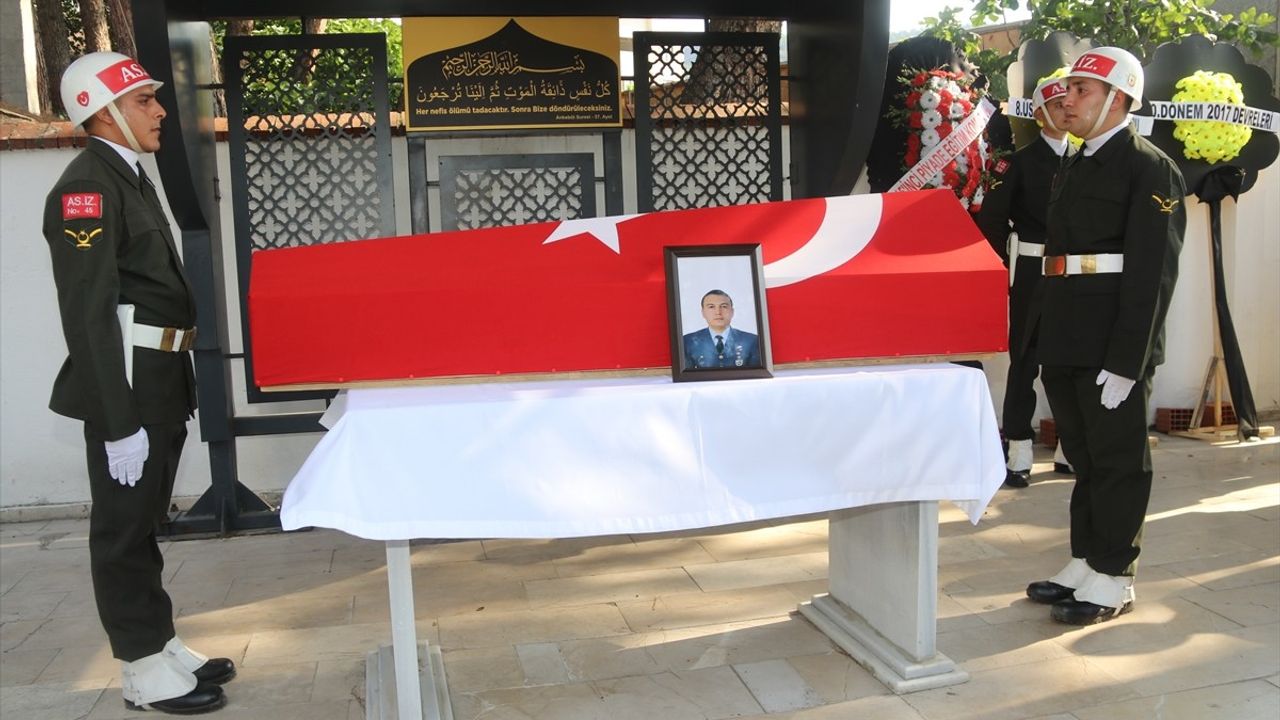 Amasya'da Traktör Devrilmesi: Uzman Çavuş Mücahit Demirci Son Yolculuğuna Uğurlandı