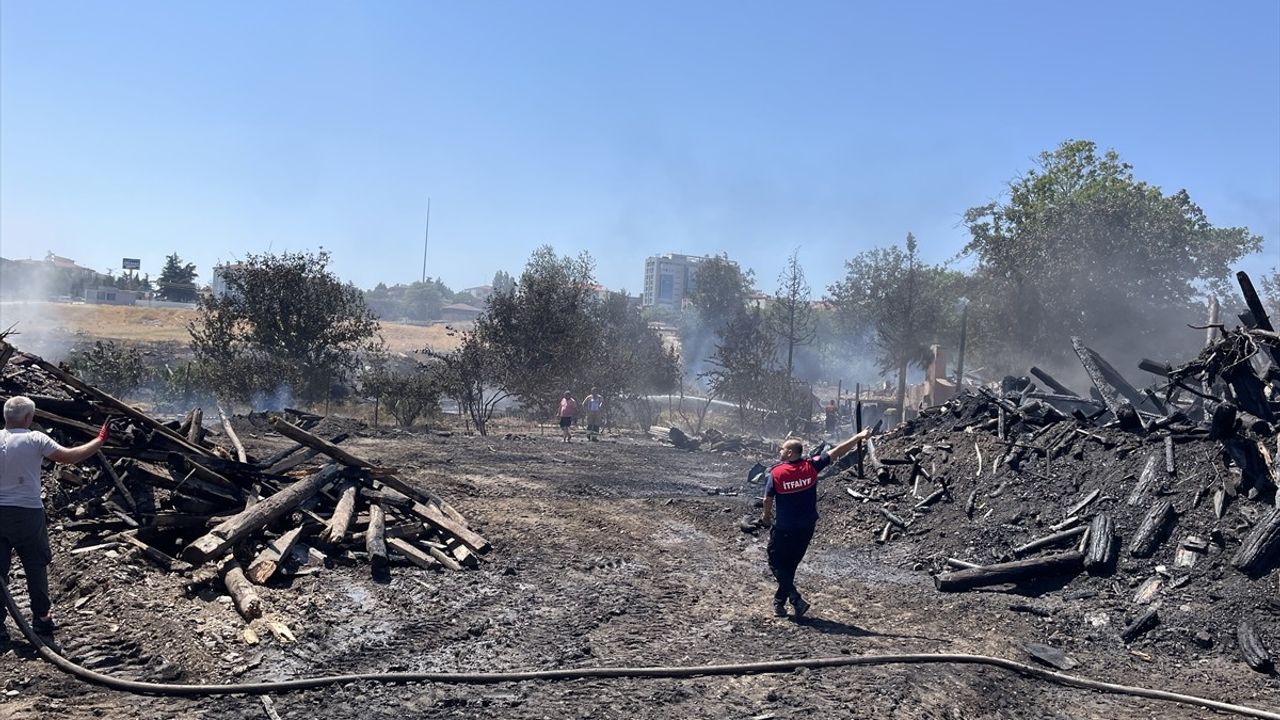 Amasya'daki Kereste Deposunda Yangın Kontrol Altına Alındı