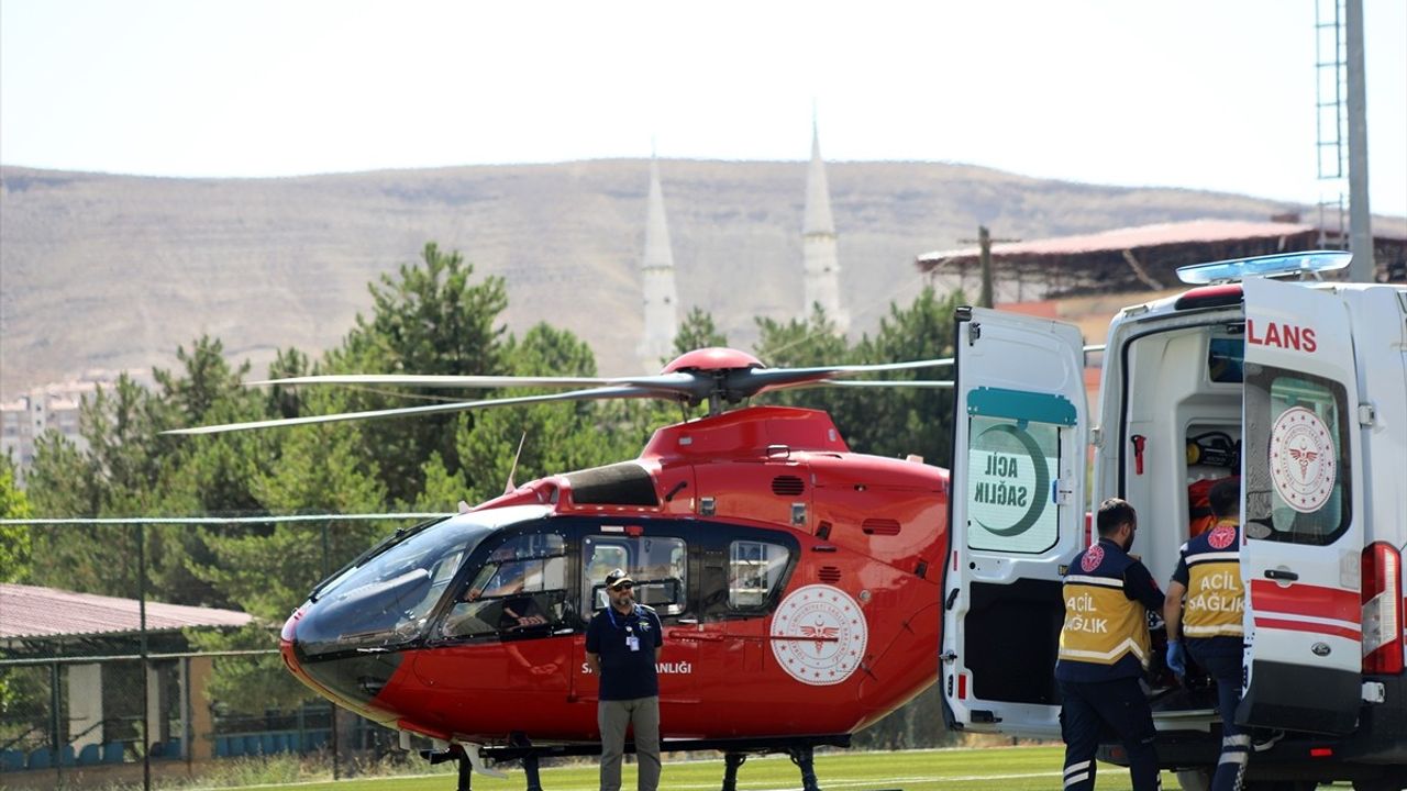 Ambulans Helikopter Kalp Krizi Geçiren Hasta İçin Havalandı