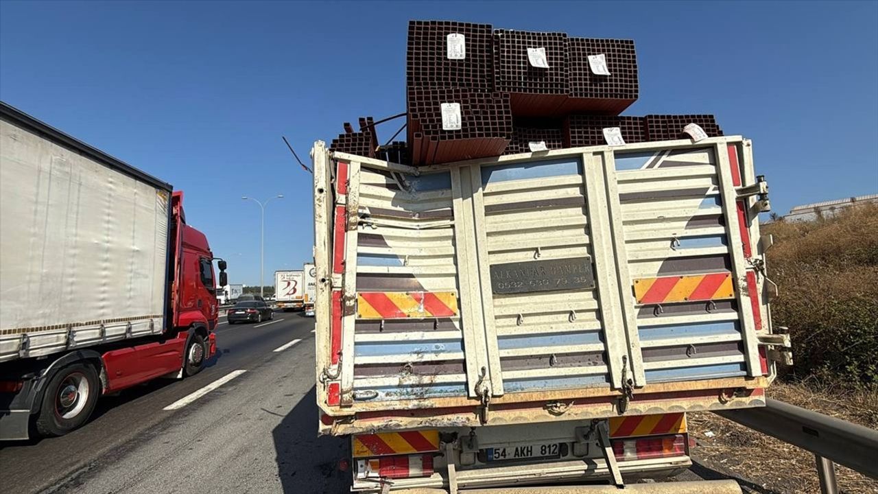 Anadolu Otoyolu'nda Otobüs-Kamyon Kazası: 7 Yaralı