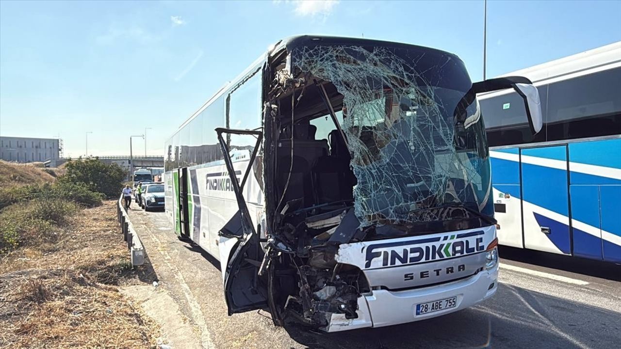 Anadolu Otoyolu'nda Otobüs Kazası: 2 Ölü, 6 Yaralı