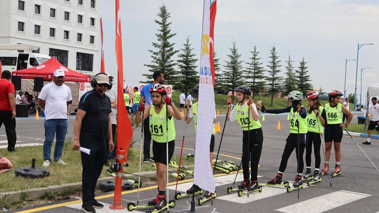 Anadolu Yıldızlar Ligi Tekerlekli Kayak Türkiye Şampiyonası Ardahan'da Başladı