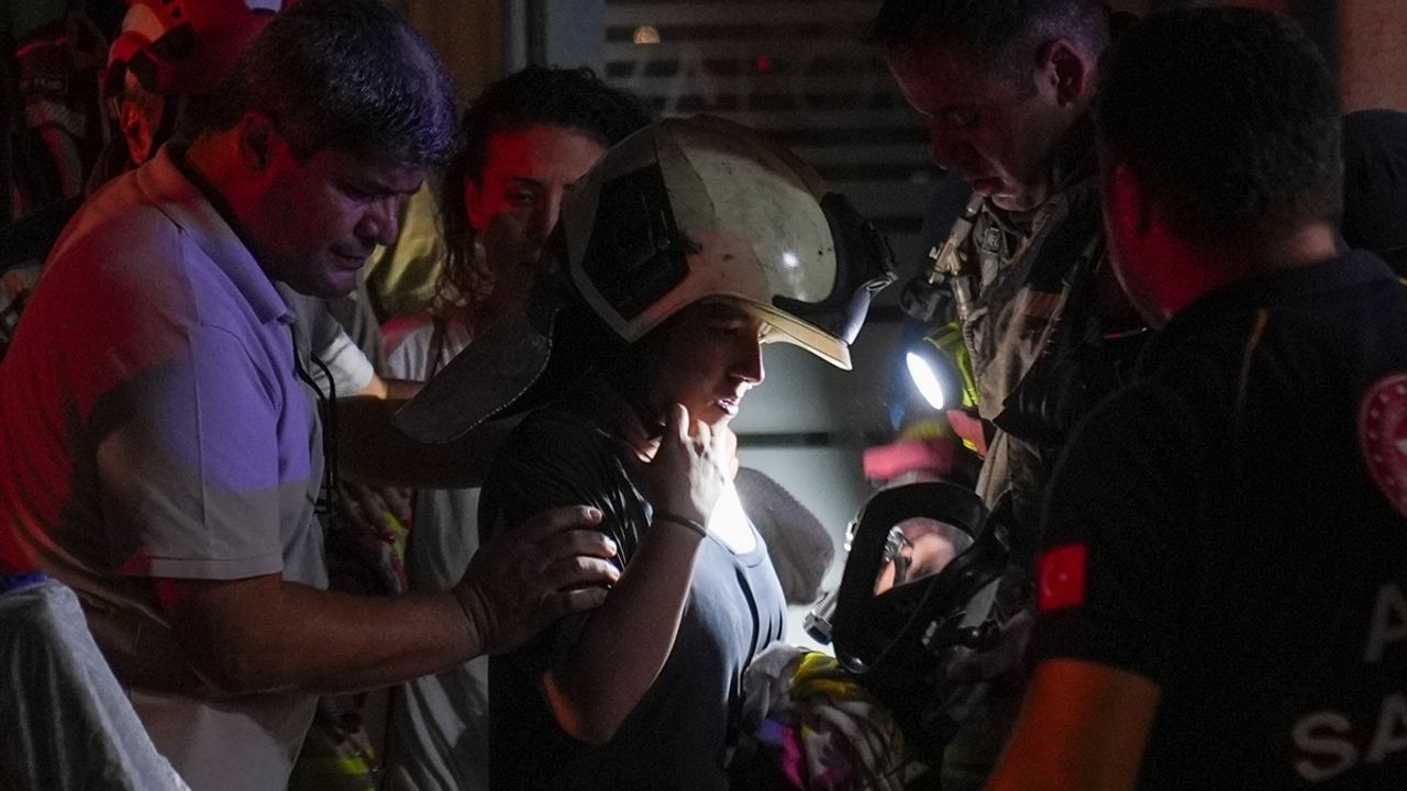 Ankara'da 26 Katlı Binada Yangın: Ekipler Müdahale Ediyor