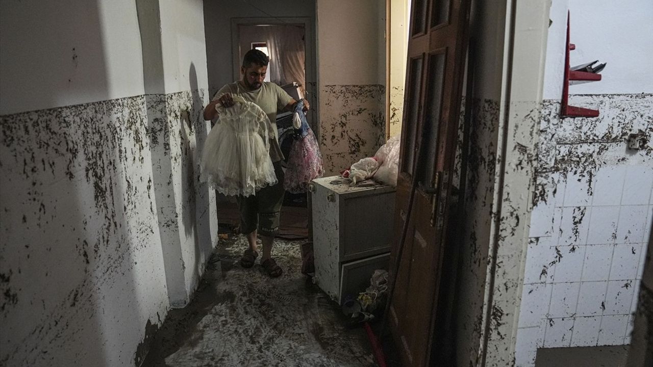 Ankara'da Düğün Hazırlığı Yapan Çocuklar Su Baskınına Yakalandı