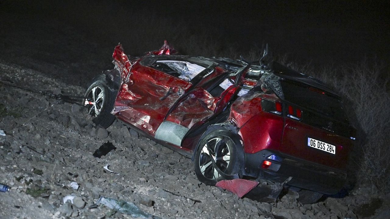 Ankara'da Feci Trafik Kazası: 3 Ölü, 2 Yaralı