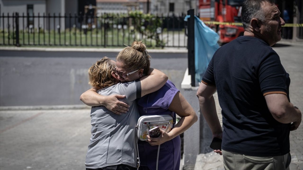 Ankara'daki 26 Katlı Binada Korkunç Yangın: 3 Kişi Hayatını Kaybetti
