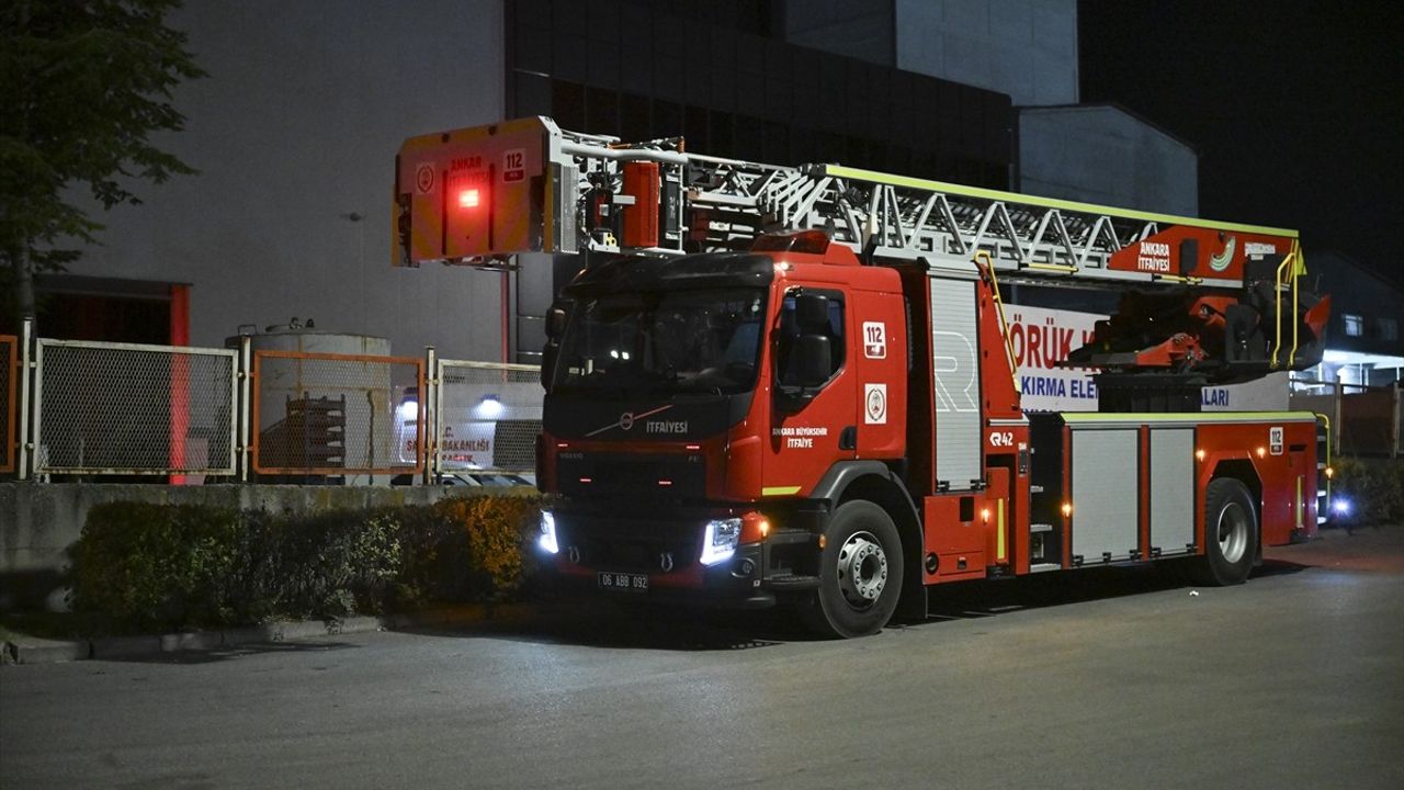 Ankara Sincan'daki Konveyör Bant Fabrikasında Yangın: Yaralı Yok