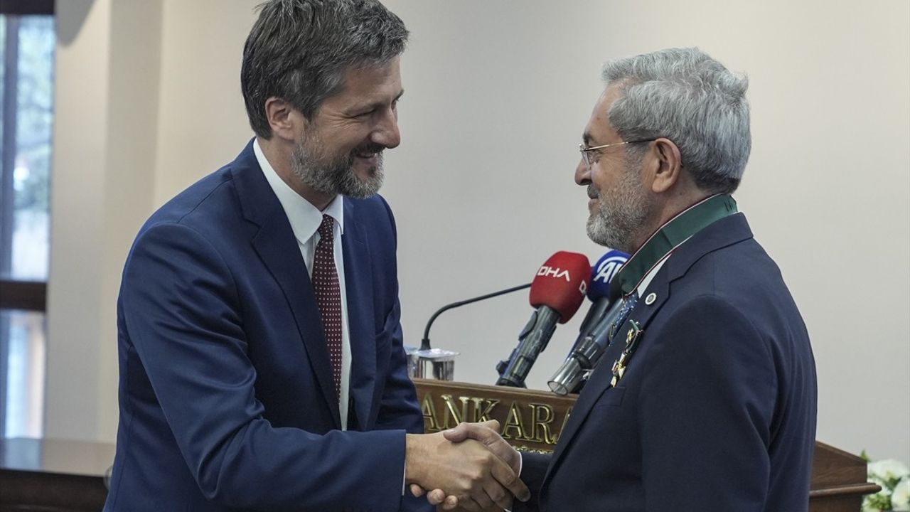 Ankara Üniversitesi Rektörü Prof. Dr. Ünüvar'a Macaristan Devlet Liyakat Nişanı
