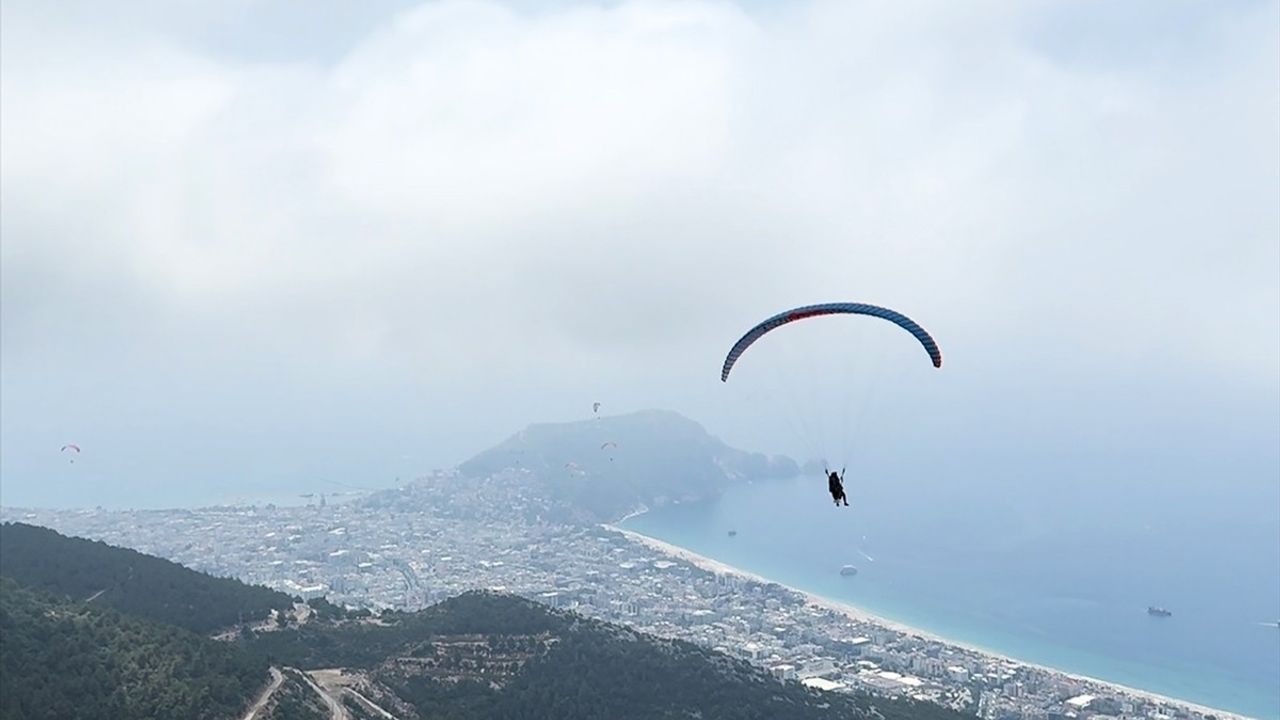 Antalya'da 15 Temmuz Anma Etkinlikleri: Gökyüzünde ve Sualtında Şehitler Anıldı