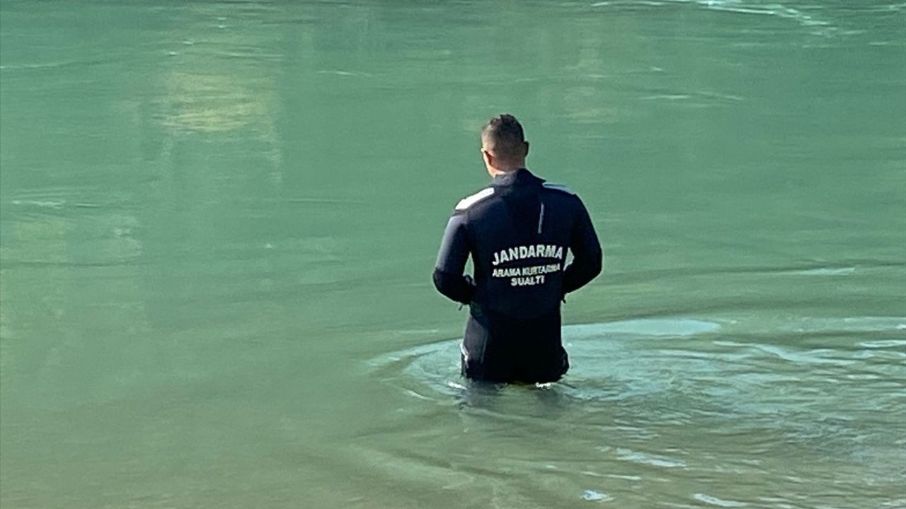 Antalya'da Akıntıya Kapılan 15 Yaşındaki Çocuk İçin Arama Çalışmaları Devam Ediyor