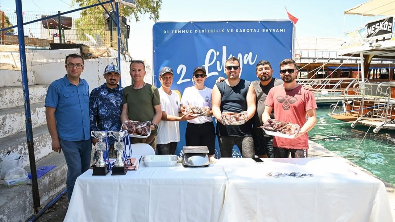 Antalya'da Aslan Balığı Avlama Yarışması Düzenlendi