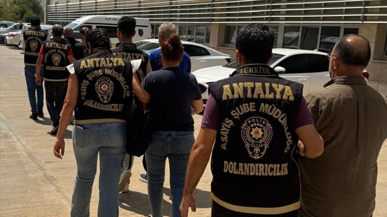 Antalya'da Dolandırıcılık Operasyonu: 5 Gözaltı, 2 Tutuklama