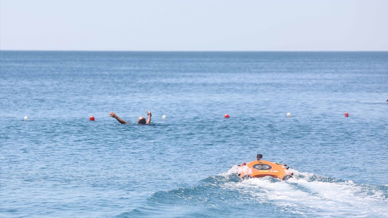 Antalya'da İnsansız Cankurtaran Robotu Plajlarda Hizmette
