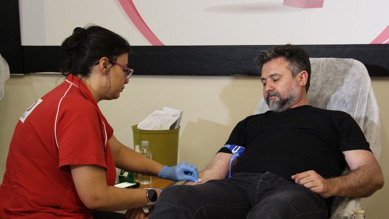 Antalya'da Kan ve Kök Hücre Bağışı Etkinliği Düzenlendi