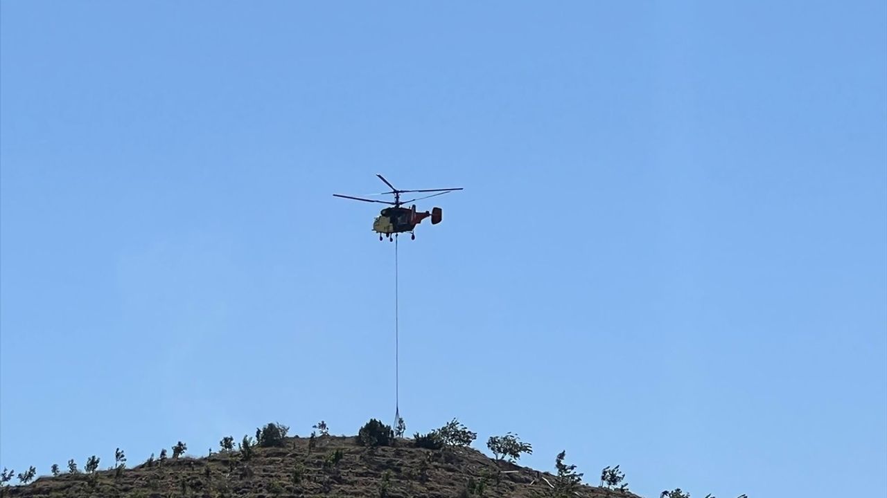 Antalya'da Orman Yangınları Kontrol Altına Alınmaya Çalışılıyor