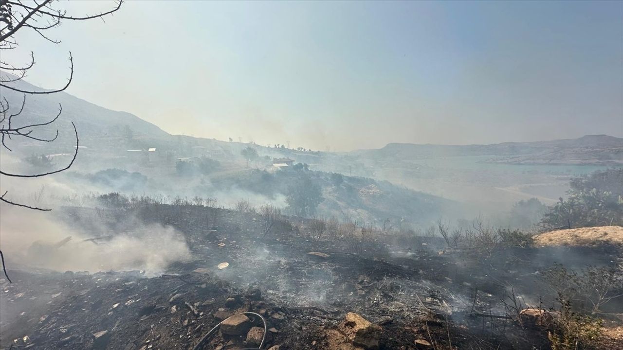 Antalya'da Orman Yangınlarına Müdahale Devam Ediyor