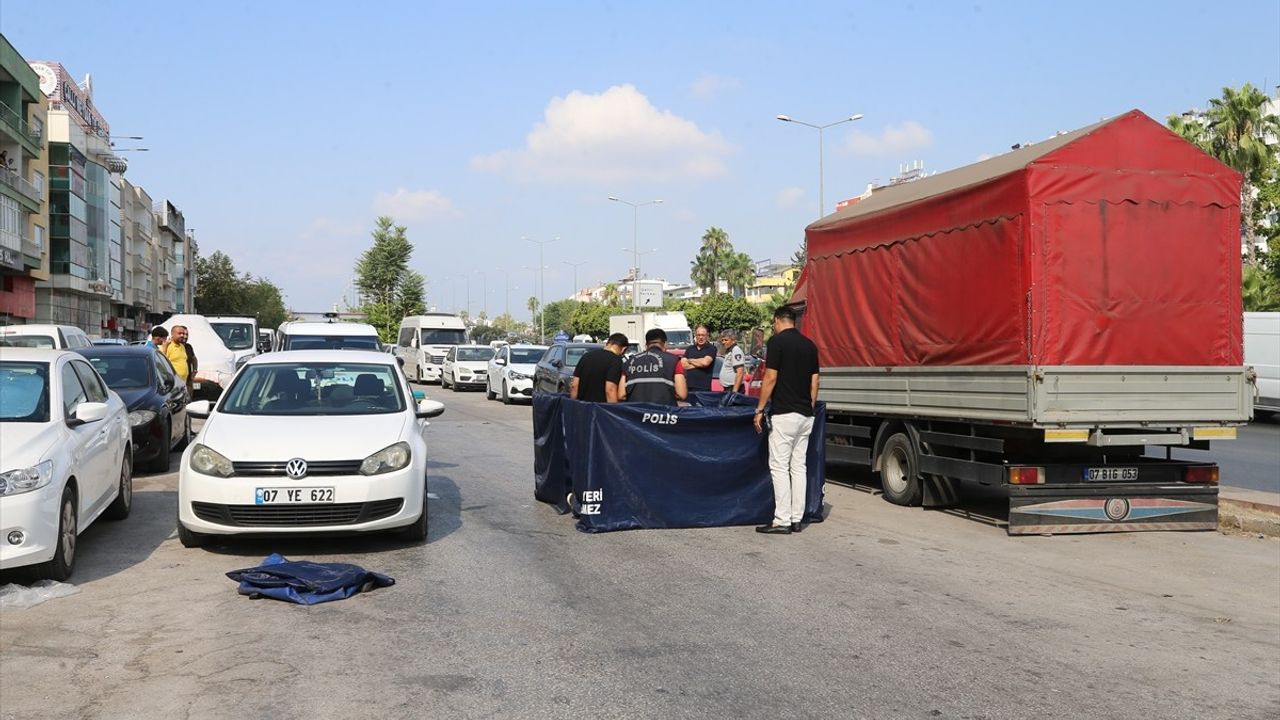 Antalya'da Park Halindeki Araçta Yaşlı Adamın Ölümü Şok Etti