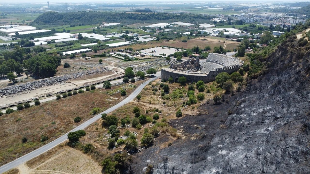 Antalya'daki Orman Yangınlarında Soğutma Çalışmaları Devam Ediyor