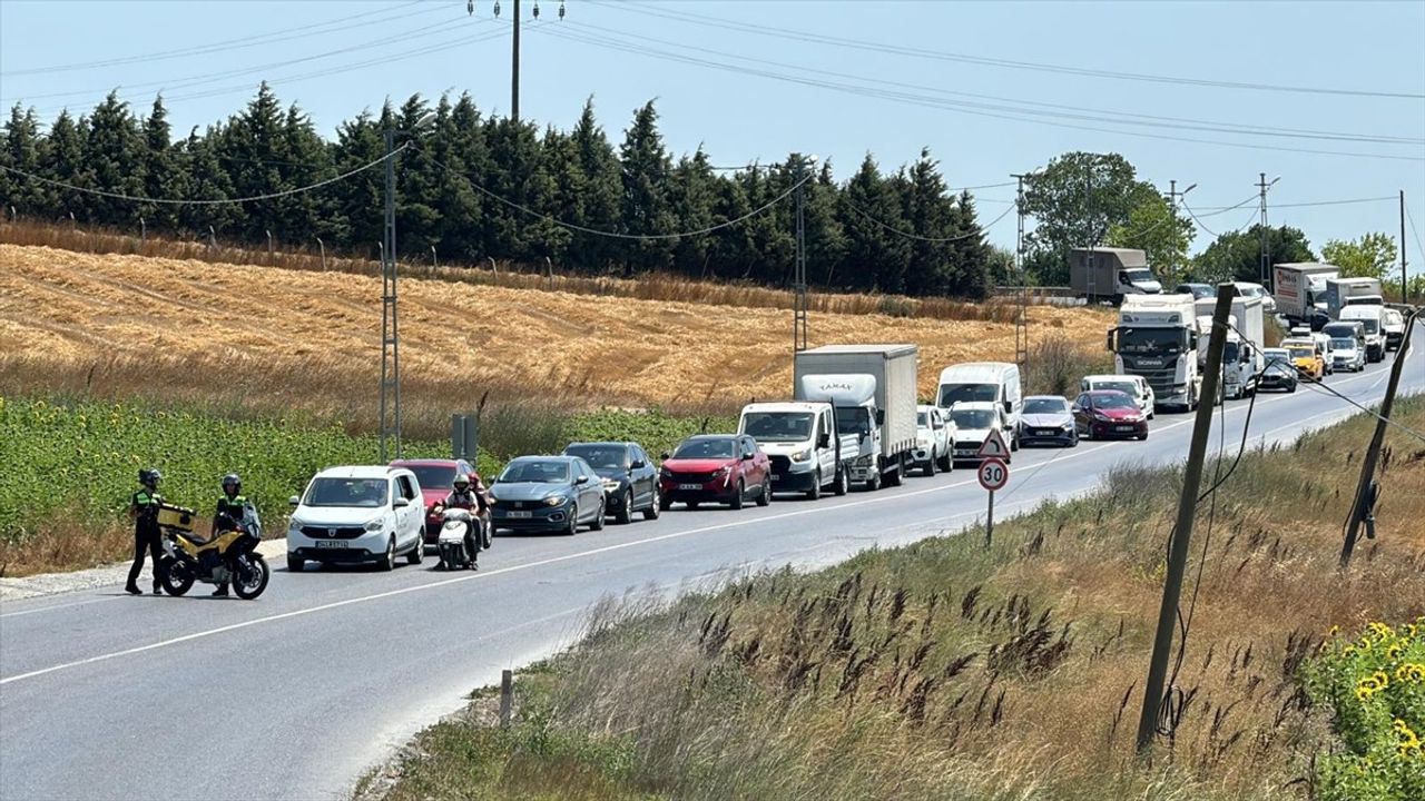 Arnavutköy'de İETT Otobüsüyle Çarpışan Otomobilin Sürücüsü Hayatını Kaybetti