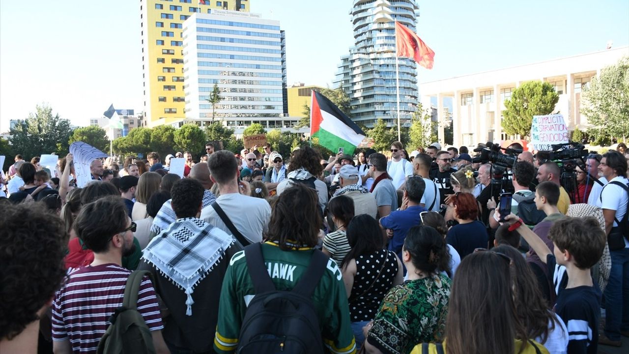 Arnavutluk'ta Filistin'e Destek Gösterisi: Greta Thunberg de Yer Aldı